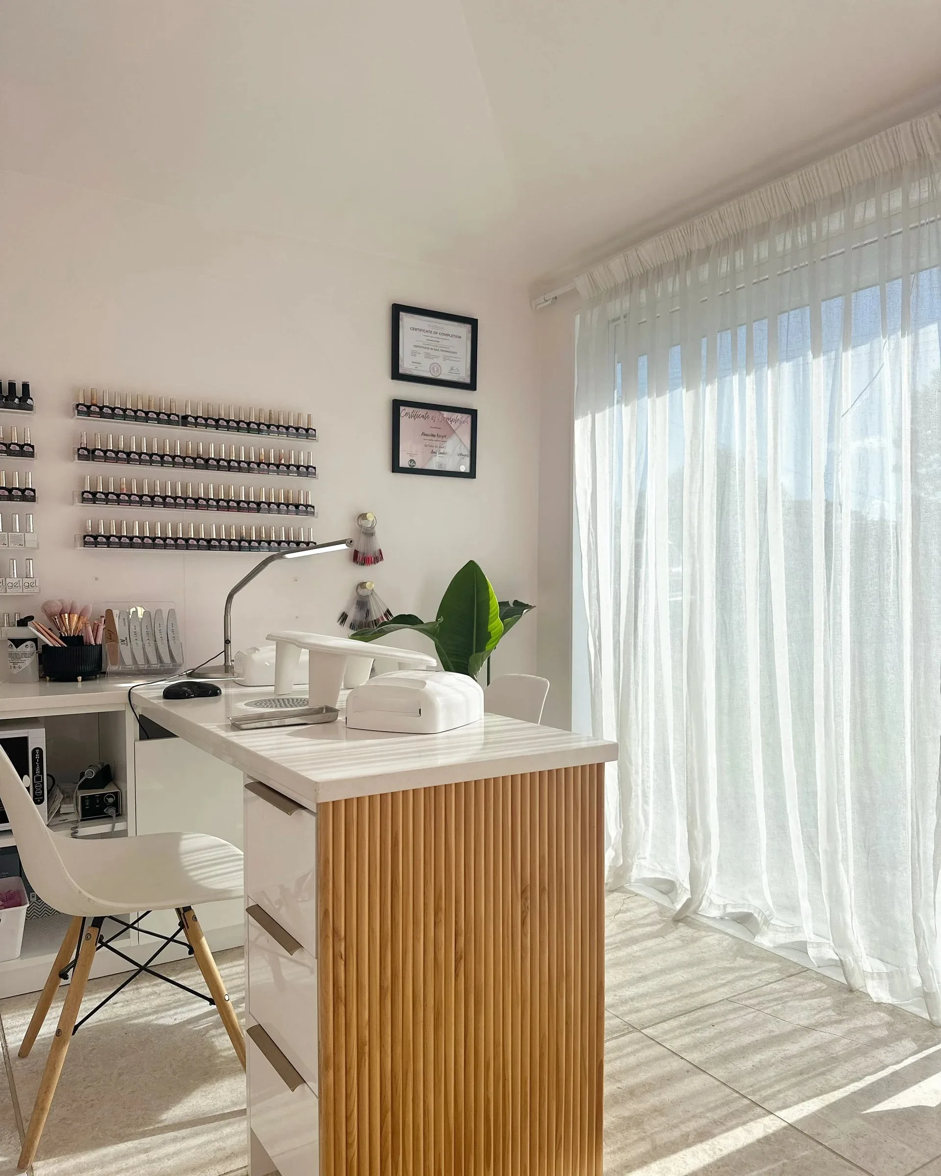 Bright Nail Alley home salon manicure station in Waipu